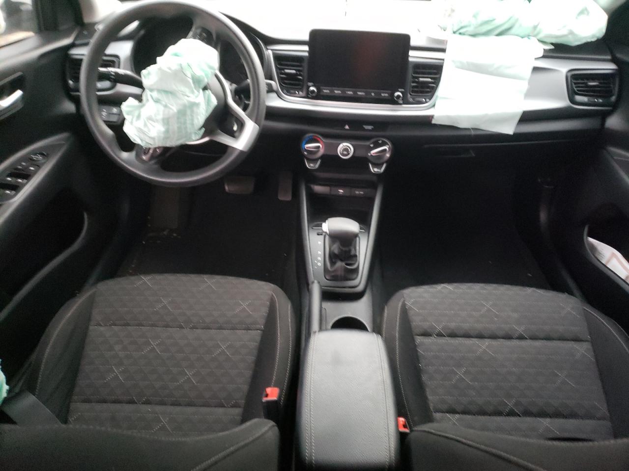 2022 Kia Rio - Image 8