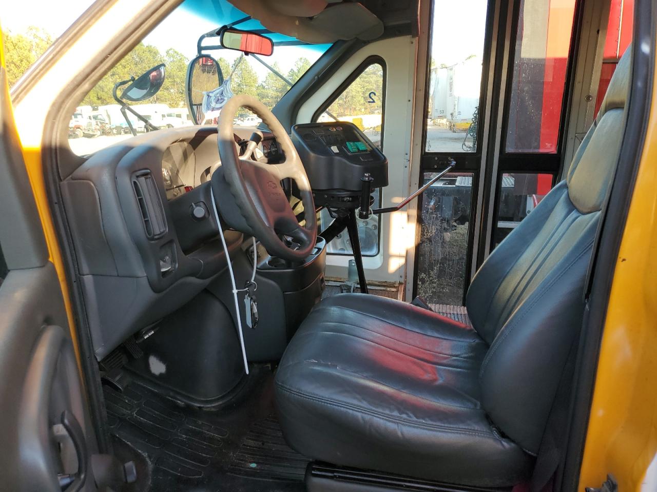 2002 Chevrolet Express - Image 7