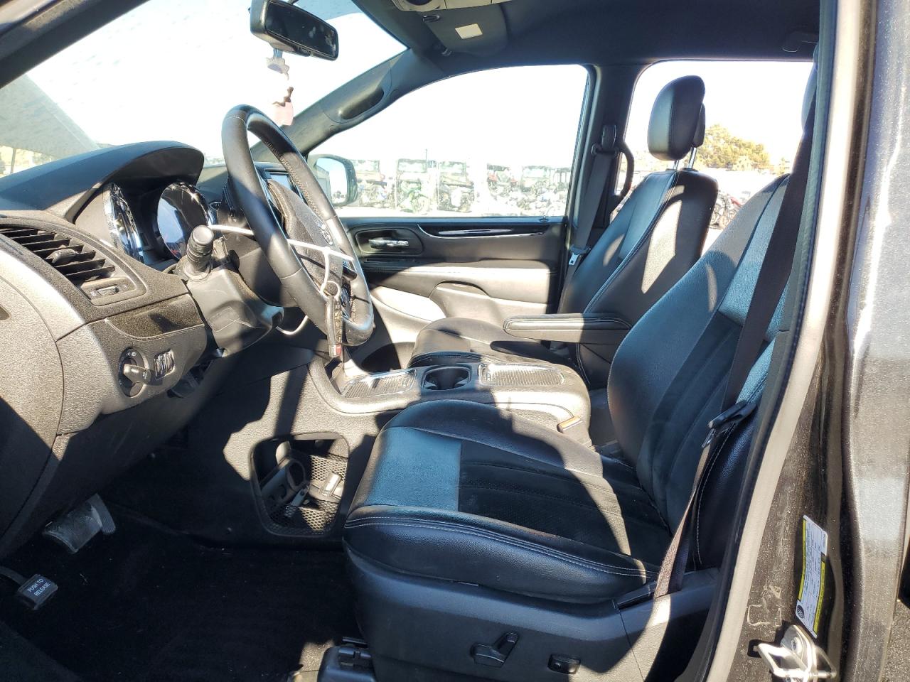 2017 Dodge Caravan - Image 7