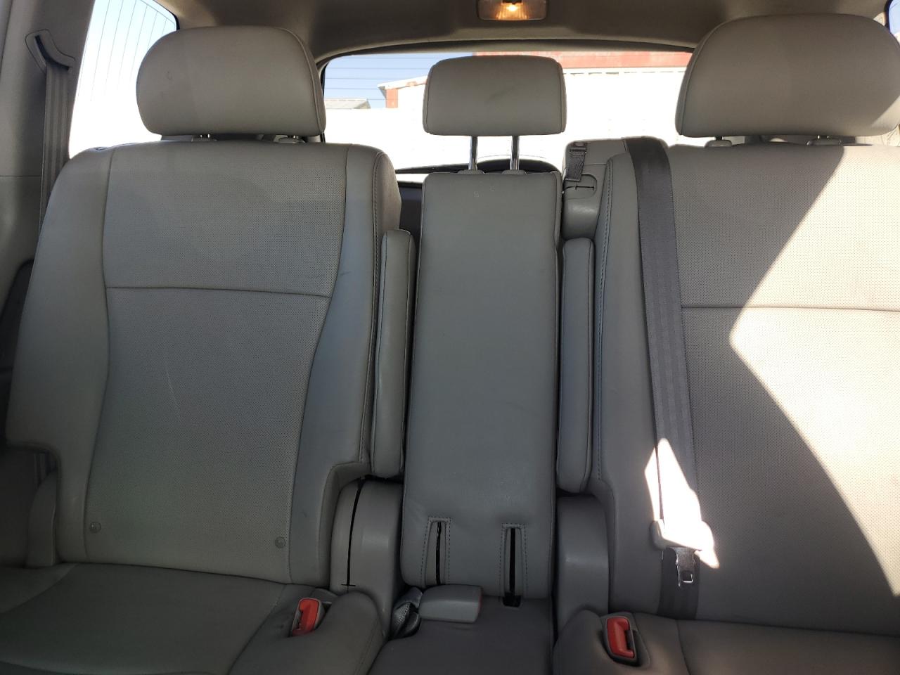 2012 Toyota Highlander - Image 10