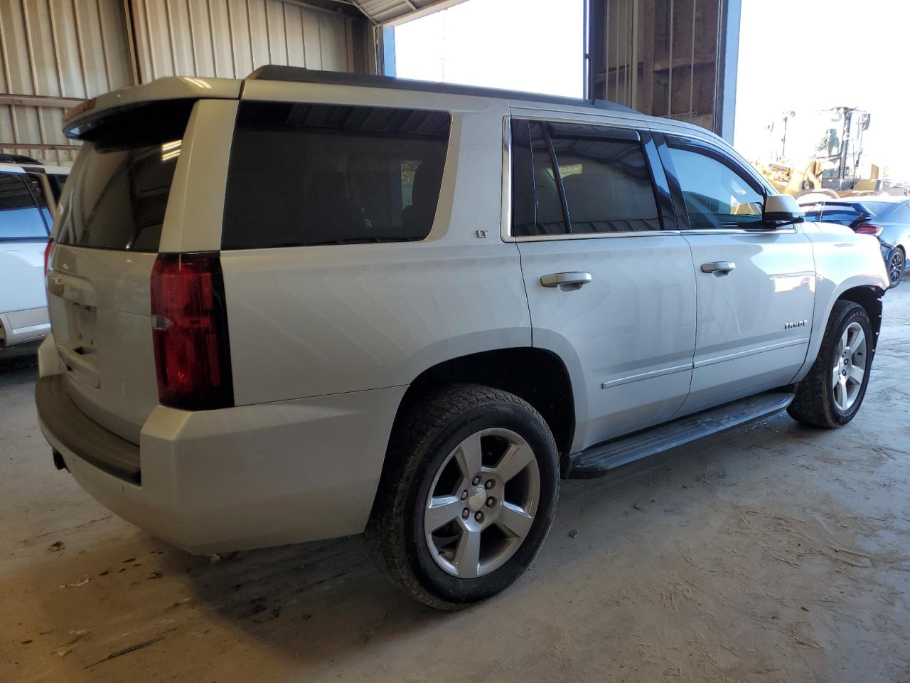 VIN 1GNSCBKC7KR137607 2019 CHEVROLET TAHOE no.3