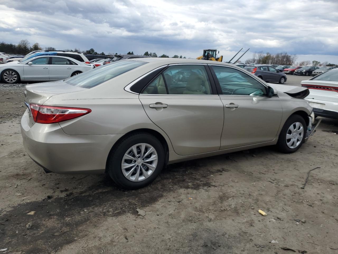 VIN 4T4BF1FK3GR518615 2016 TOYOTA CAMRY no.3