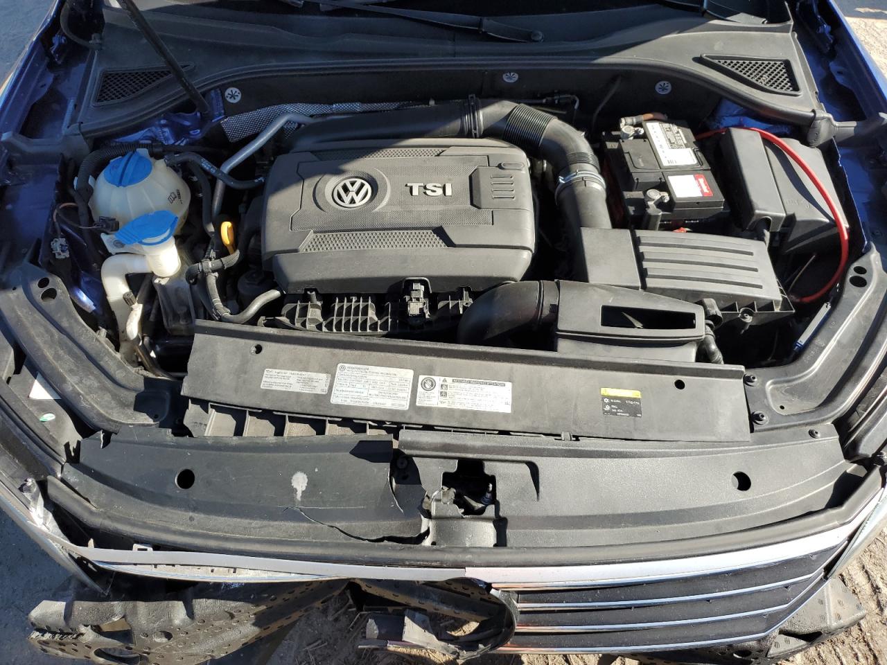 2017 Volkswagen Passat - Image 11