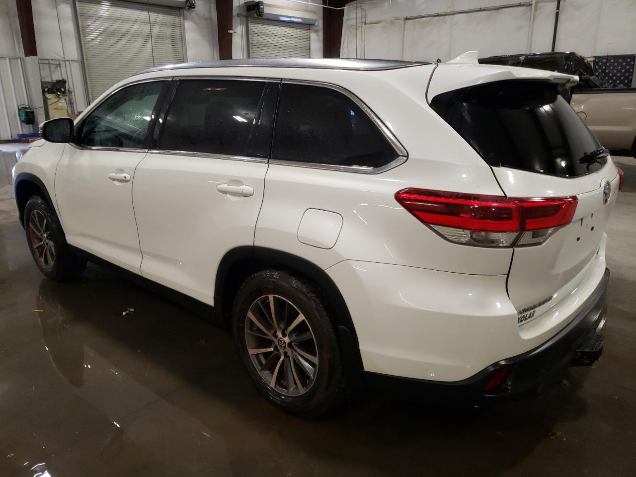 2019 Toyota Highlander - Image 2