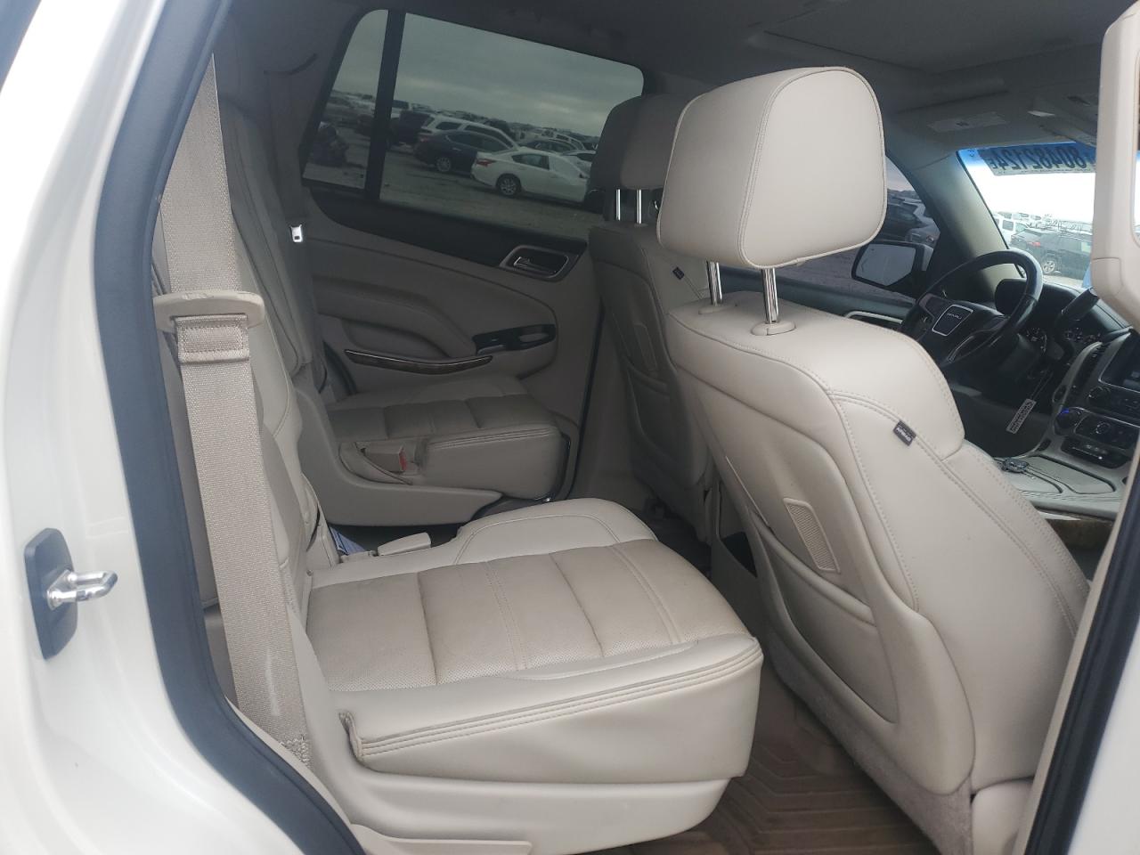 2015 GMC Yukon - Image 11