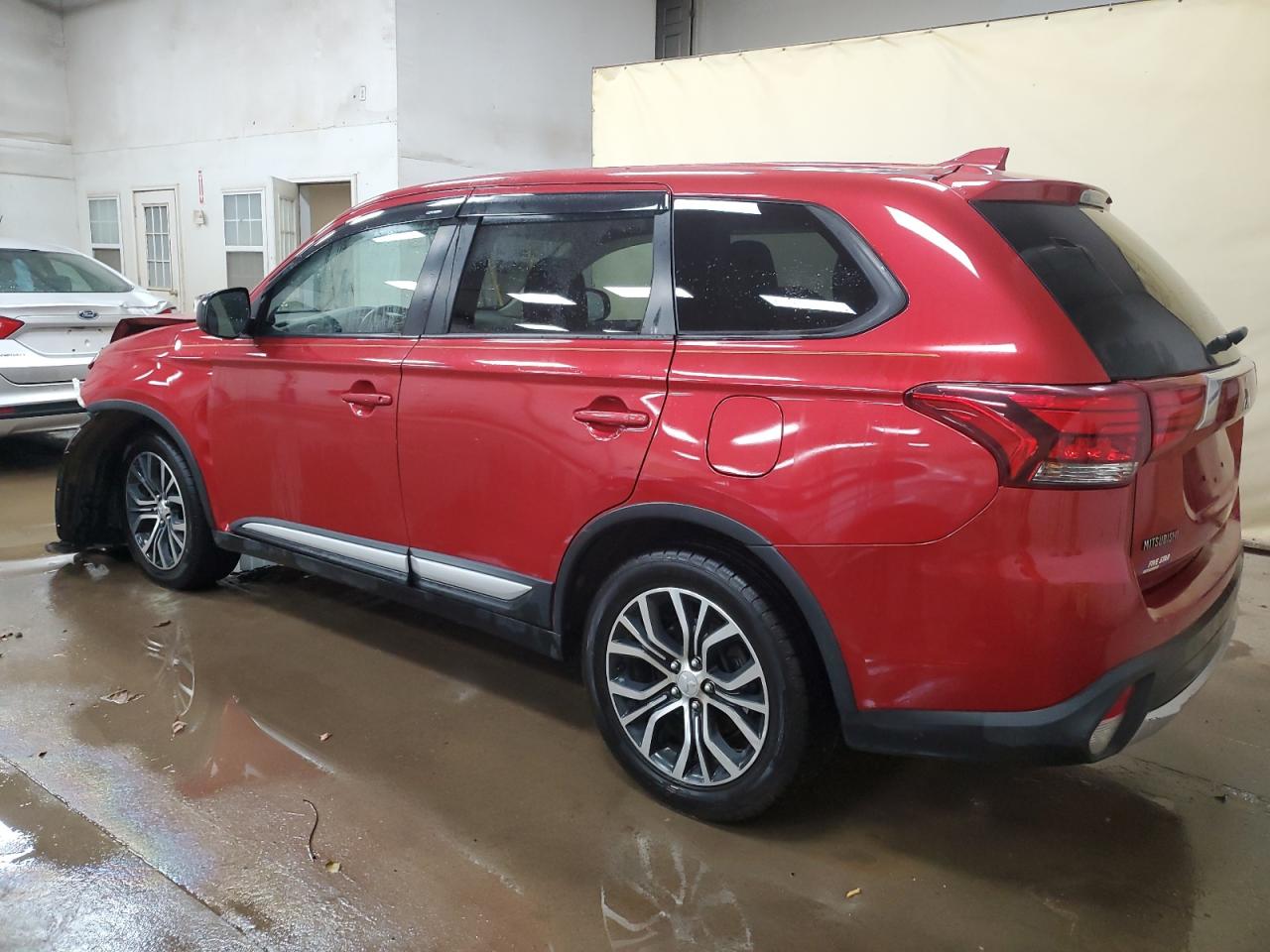 2017 Mitsubishi Outlander - Image 2