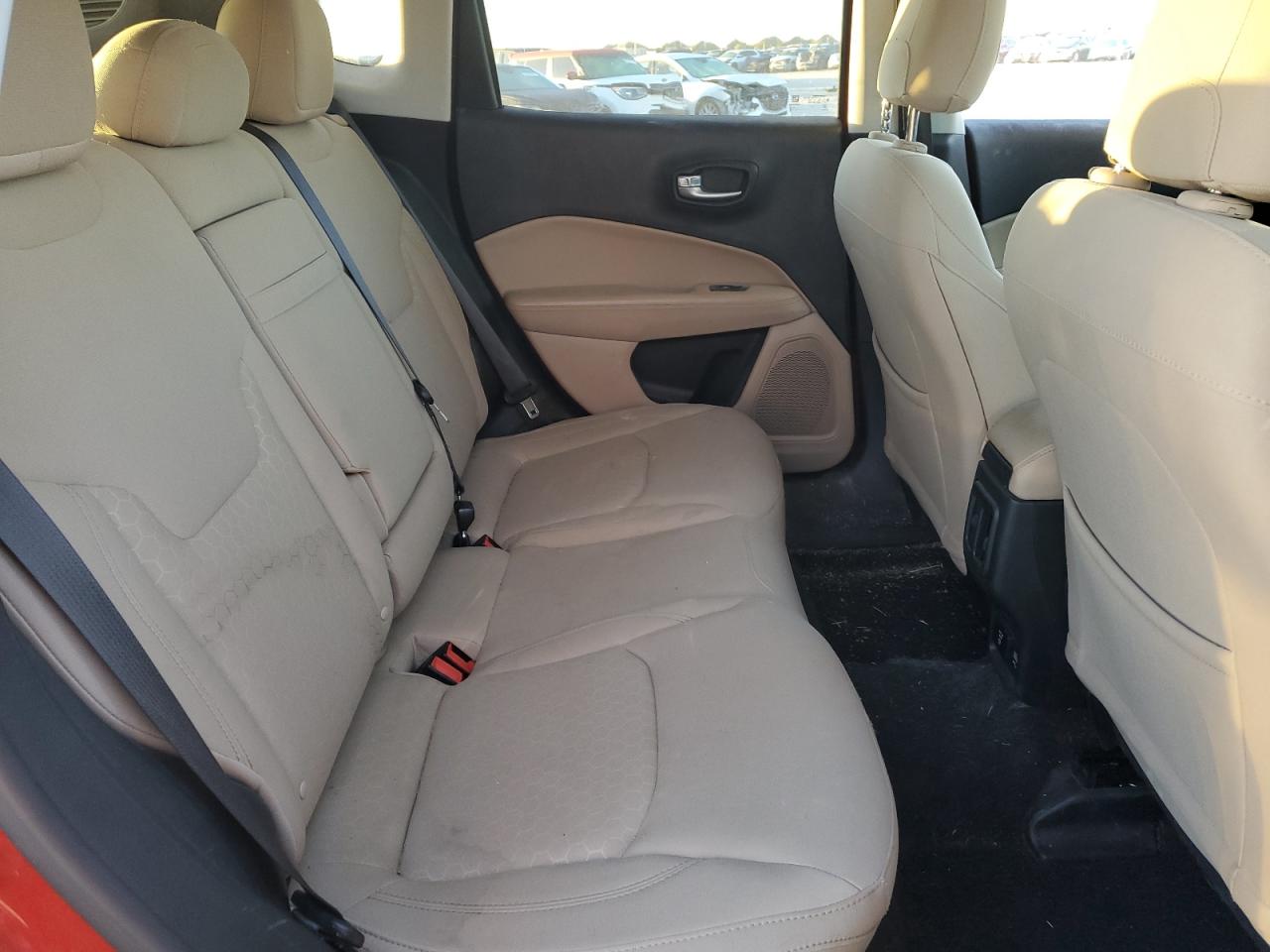 2018 Jeep Compass - Image 11
