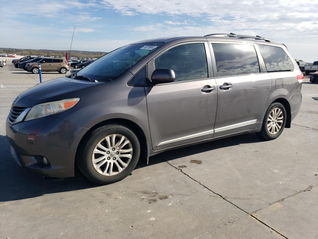2013 Toyota Sienna - Image 1