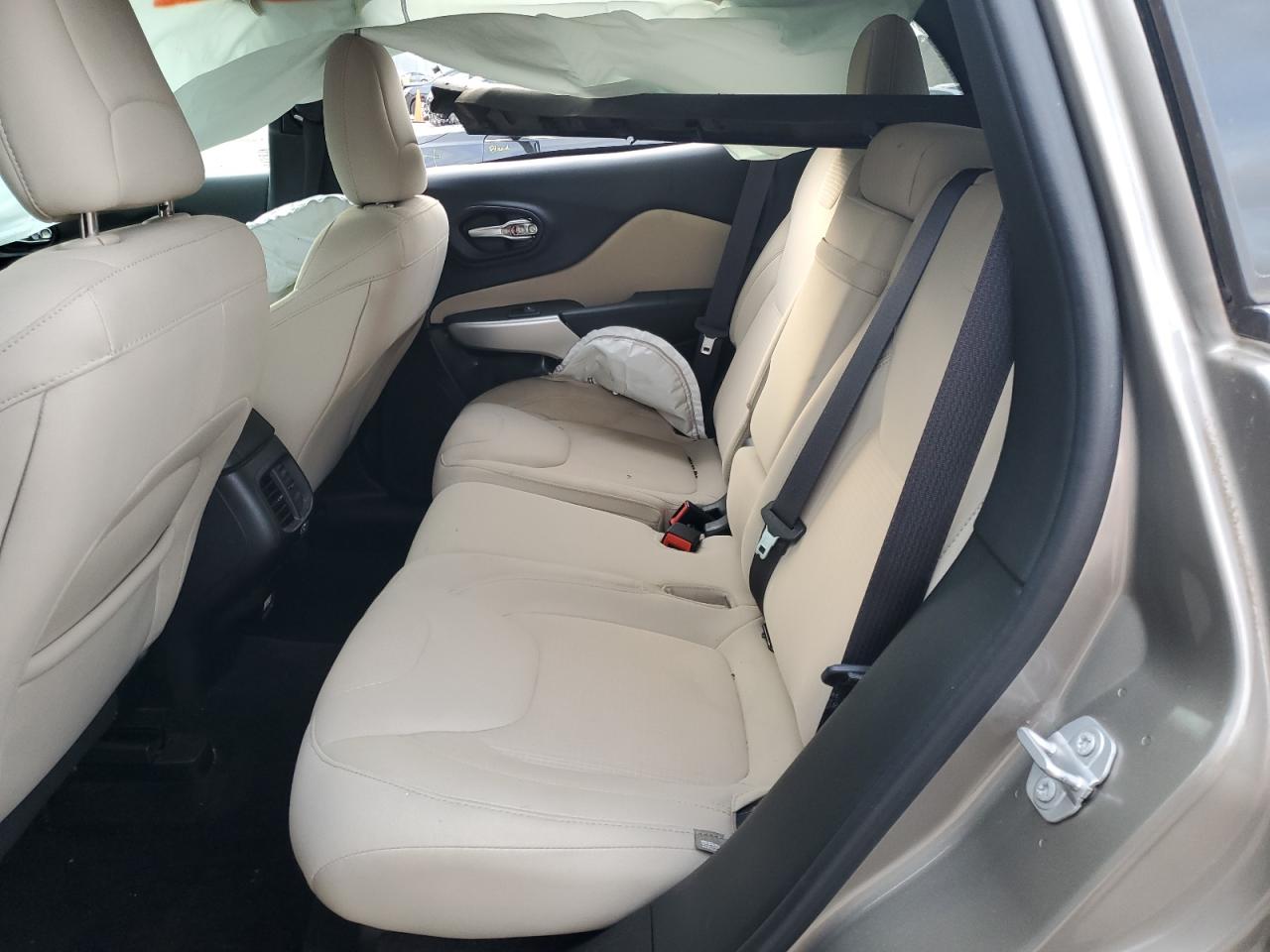 2017 Jeep Cherokee Latitude VIN: 1C4PJLCB9HW585762 Lot: 82846004