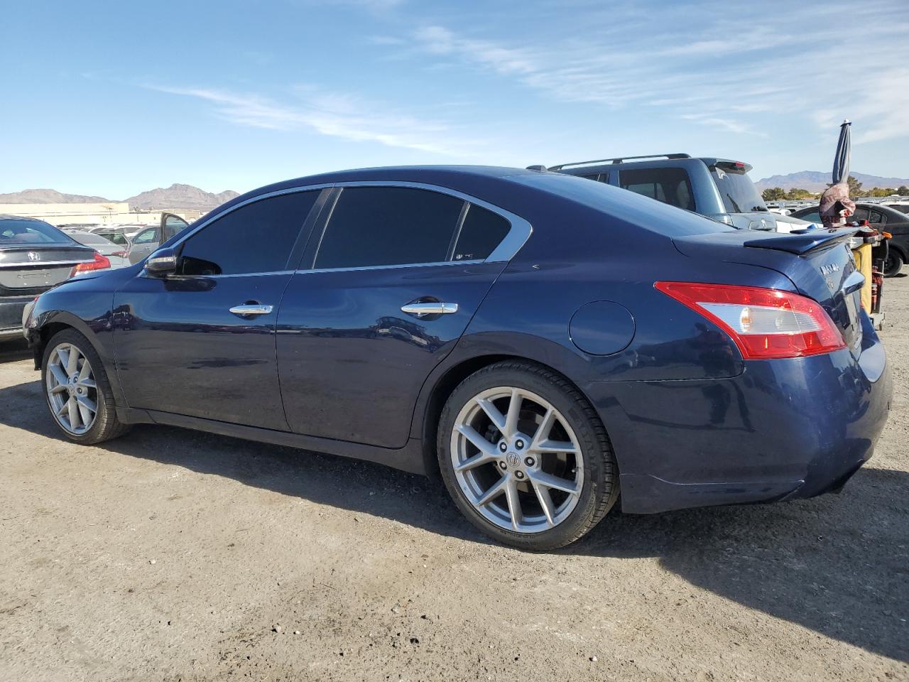 2009 Nissan Maxima - Image 2