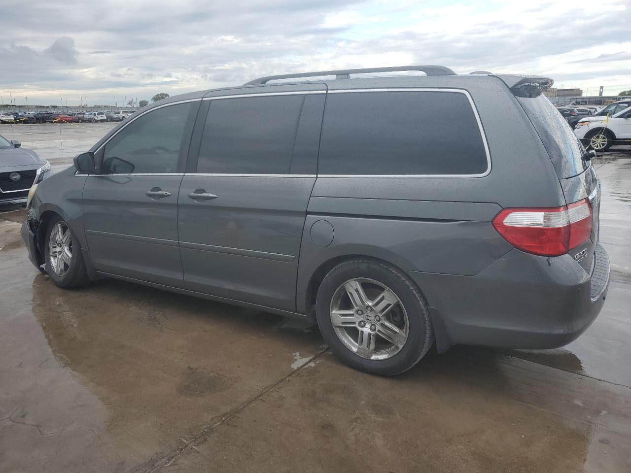 2007 Honda Odyssey - Image 2
