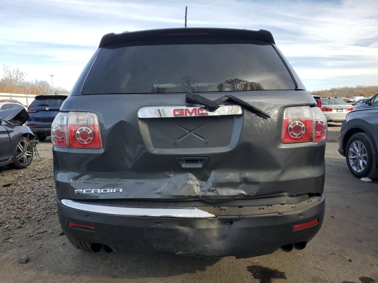 2011 GMC Acadia - Image 6