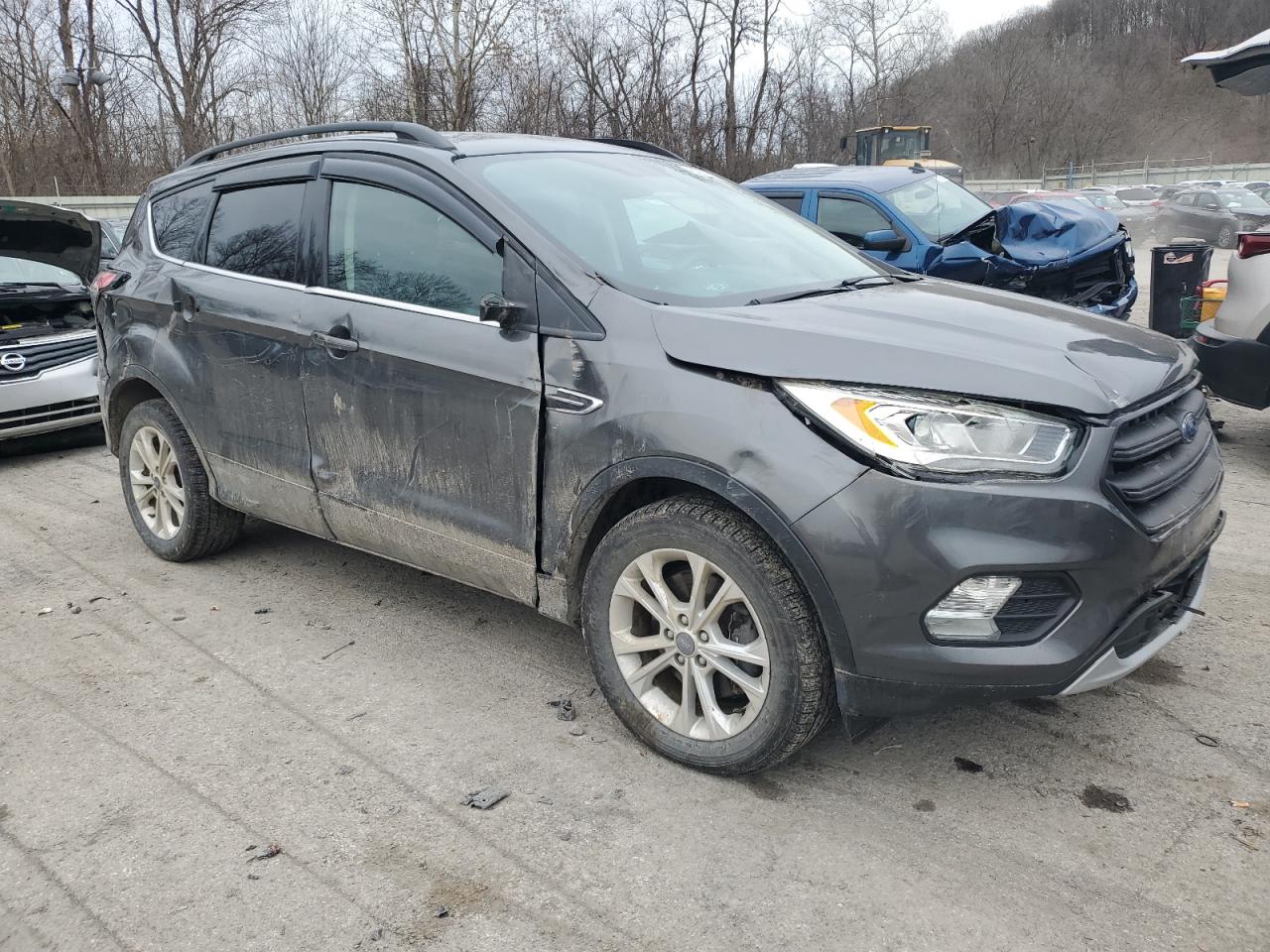 VIN 1FMCU9GD9HUC85585 2017 FORD ESCAPE no.4