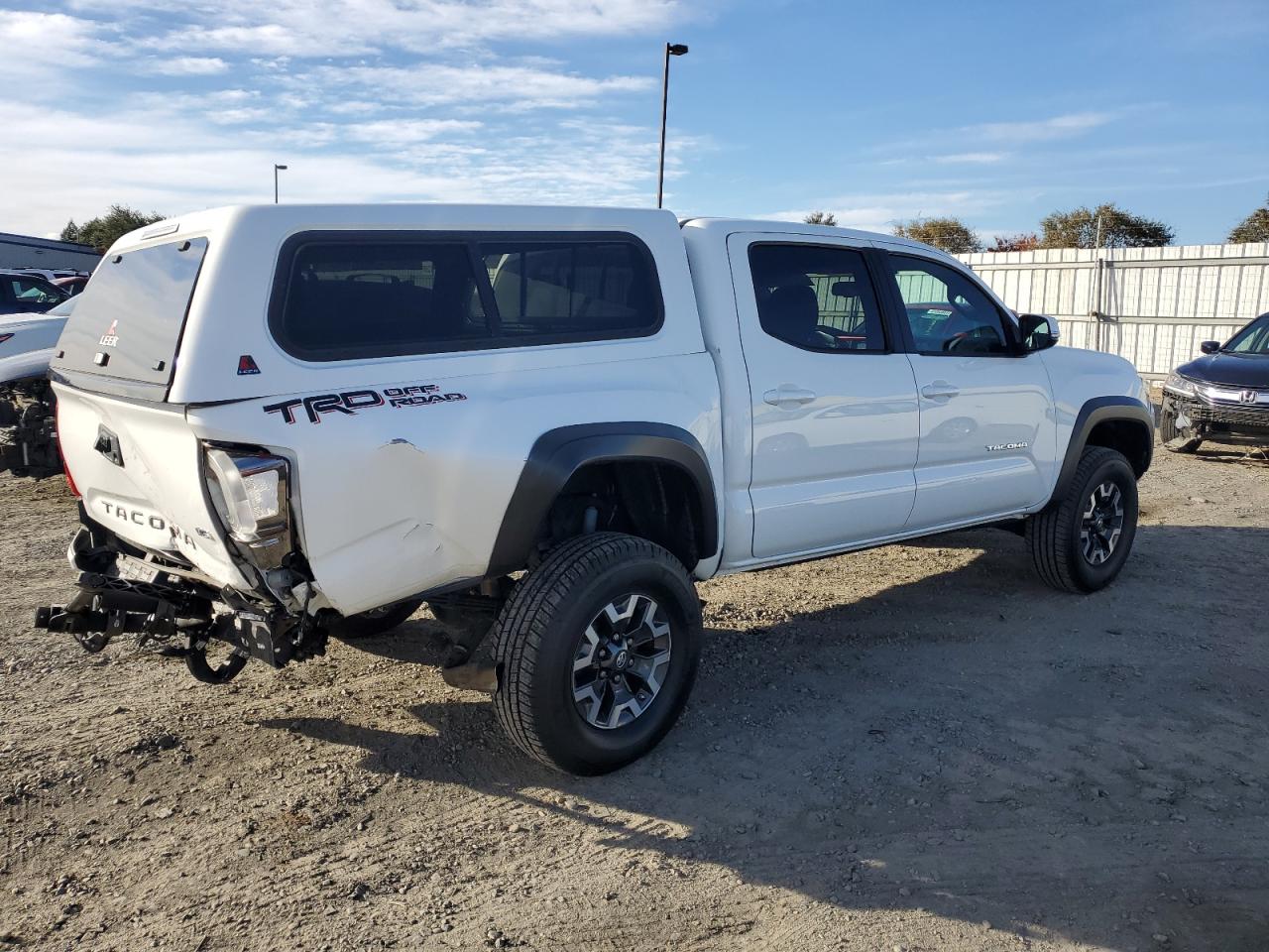 2016 Toyota Tacoma - Image 3