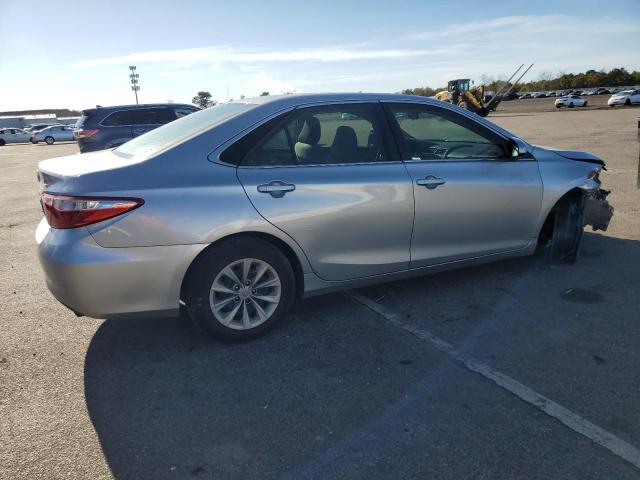  TOYOTA CAMRY 2015 Srebrny