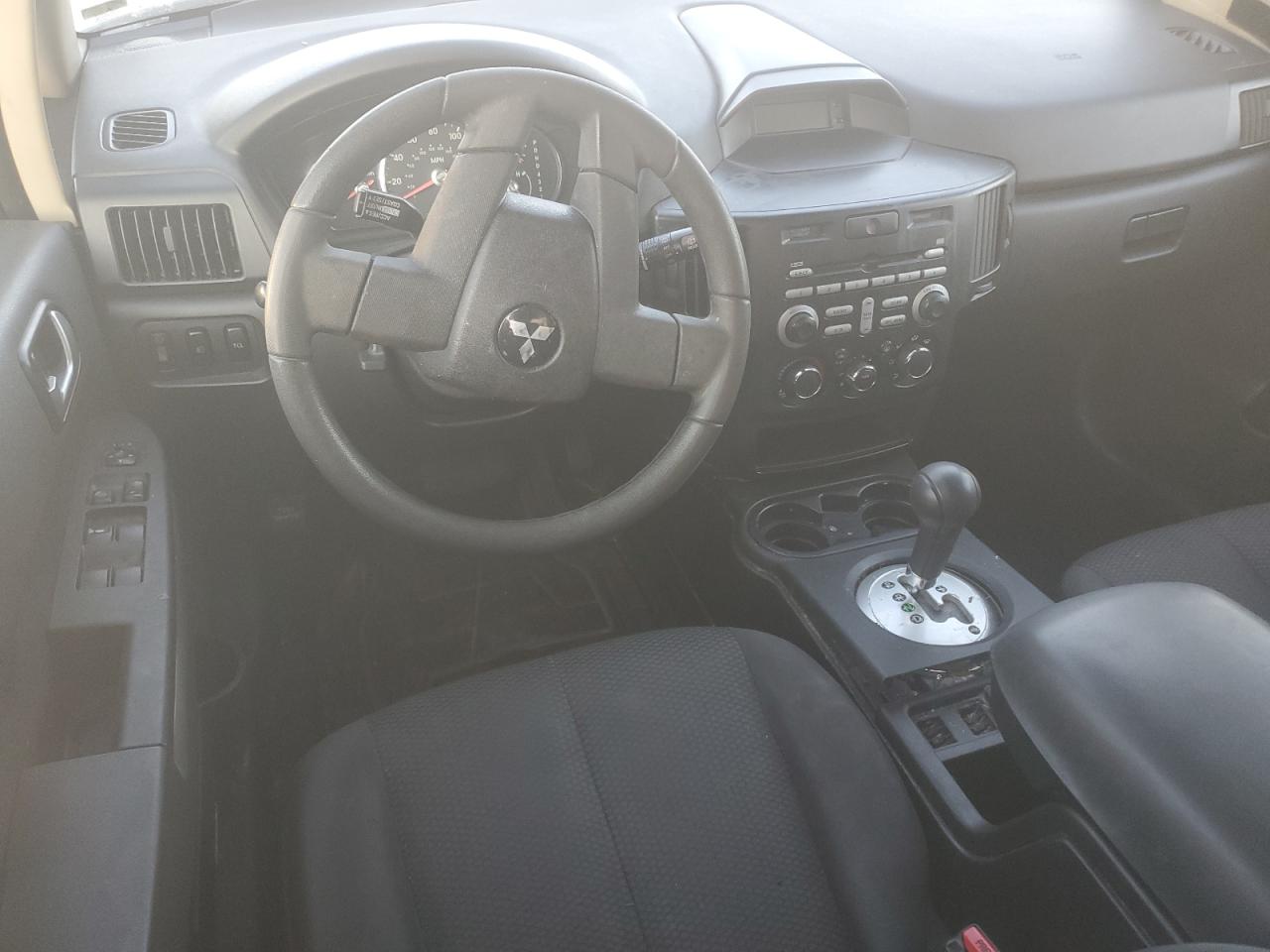 2011 Mitsubishi Endeavor - Image 8