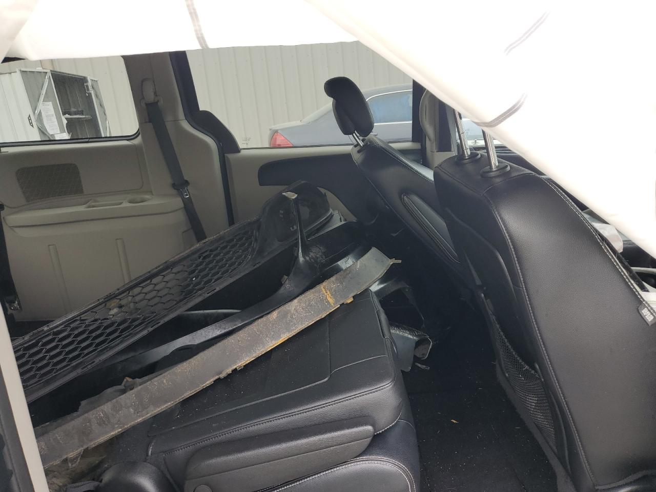2019 Dodge Caravan - Image 11