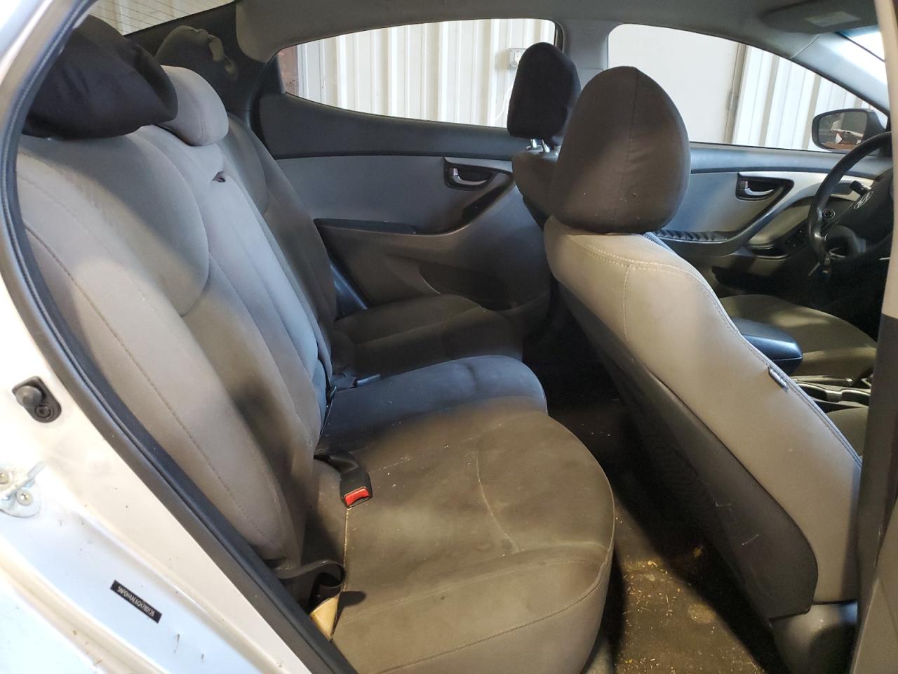 2016 Hyundai Elantra - Image 10