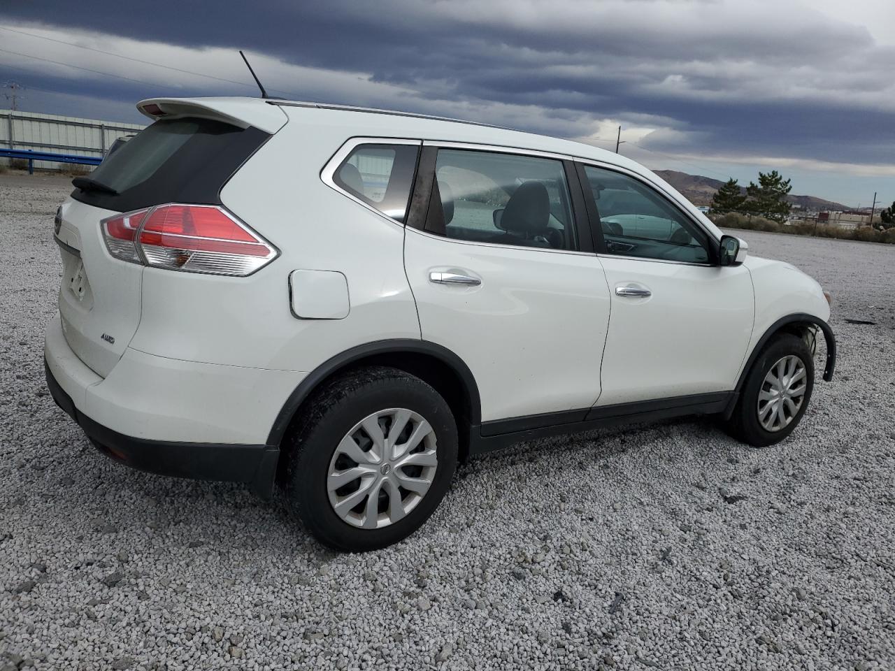 2015 Nissan Rogue - Image 3