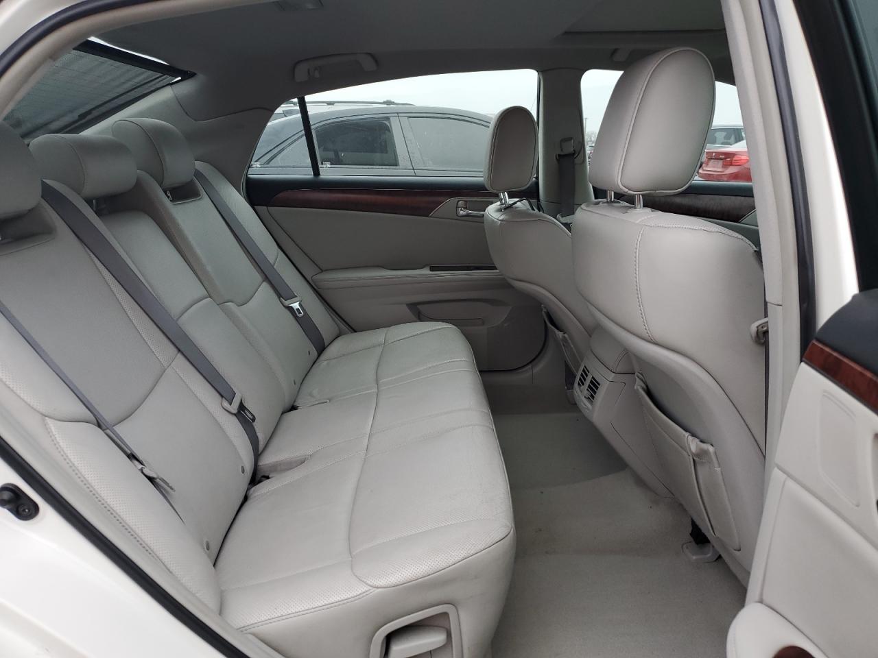 2011 Toyota Avalon - Image 10
