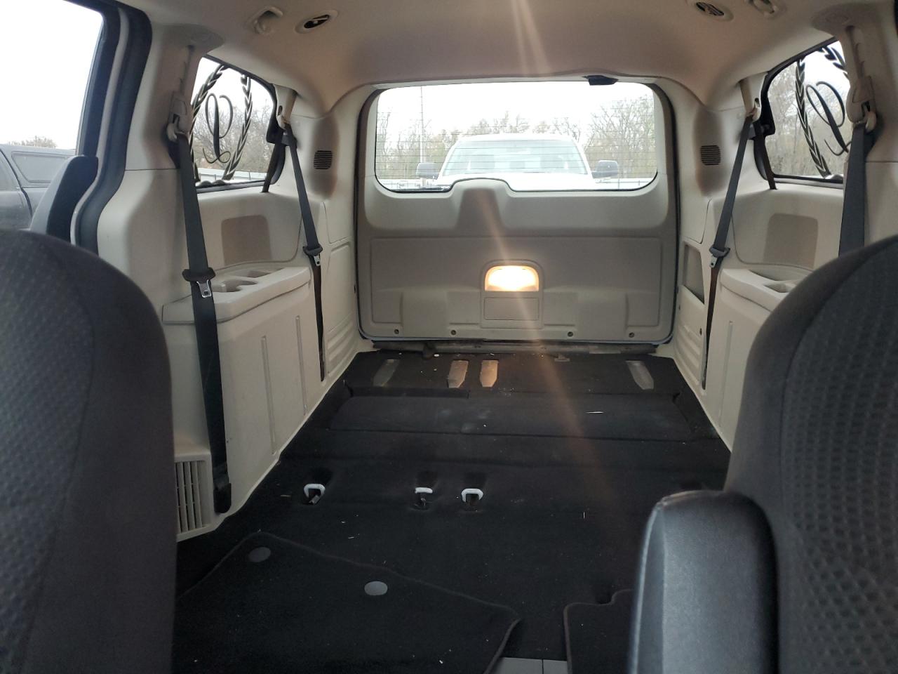 2014 Dodge Caravan - Image 10