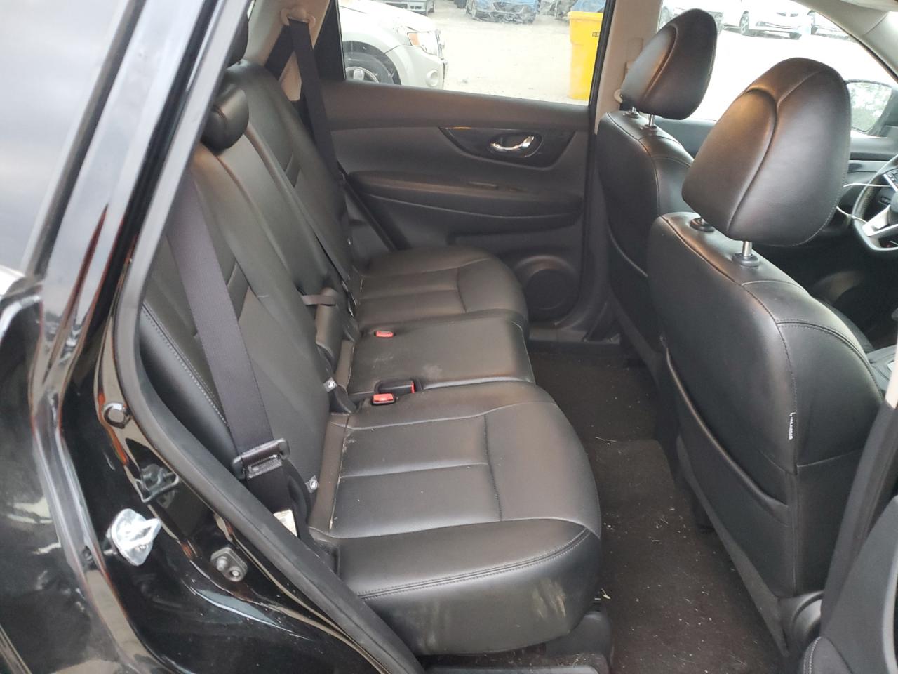 2017 Nissan Rogue - Image 11