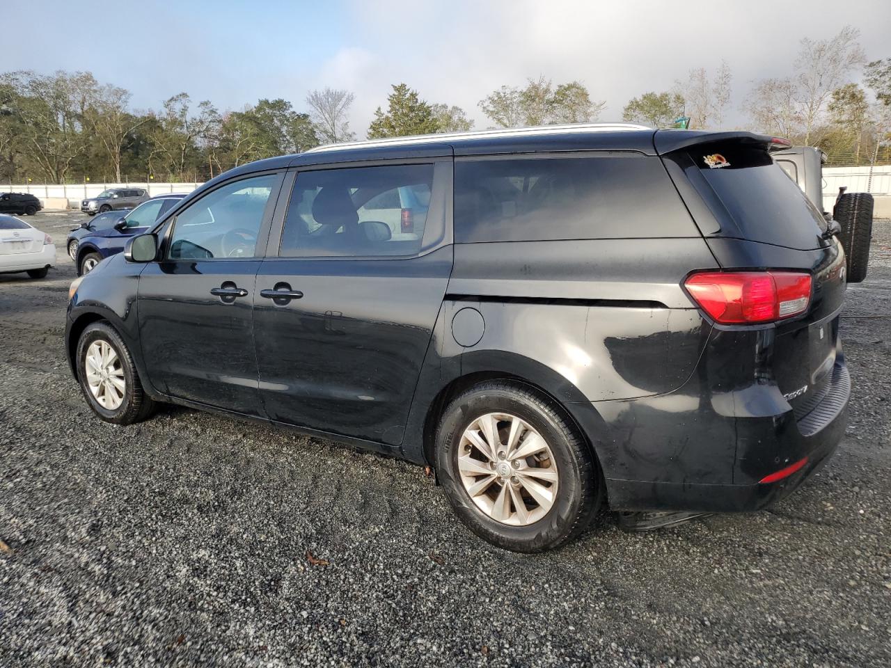 2016 Kia Sedona - Image 2