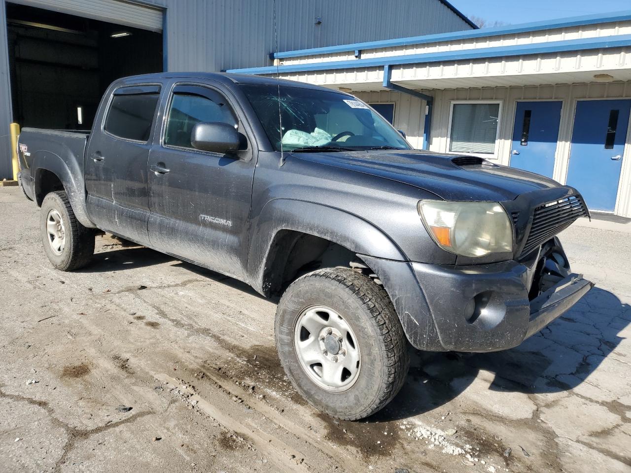 2011 Toyota Tacoma - Image 4