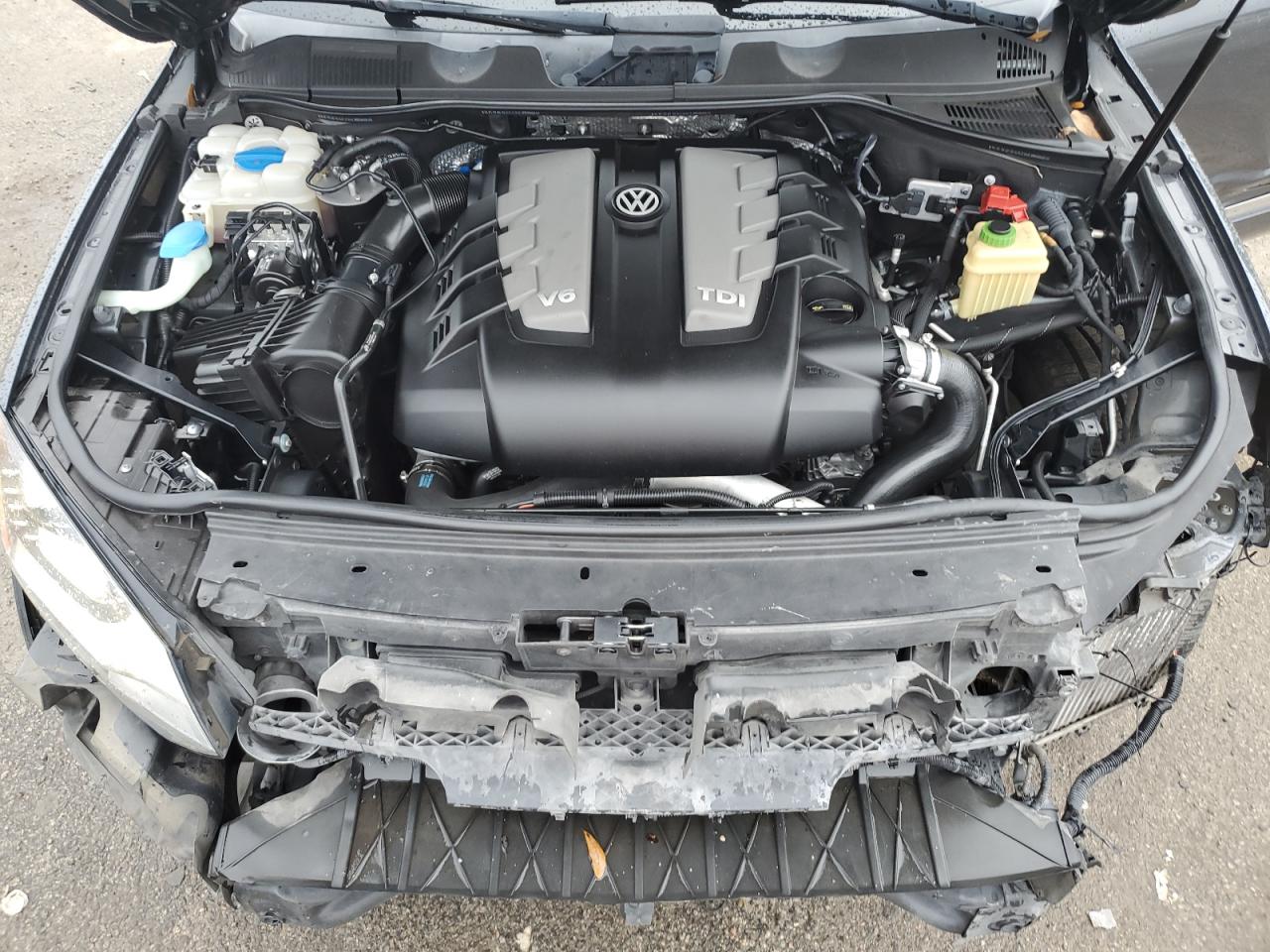 2014 Volkswagen Touareg - Image 14