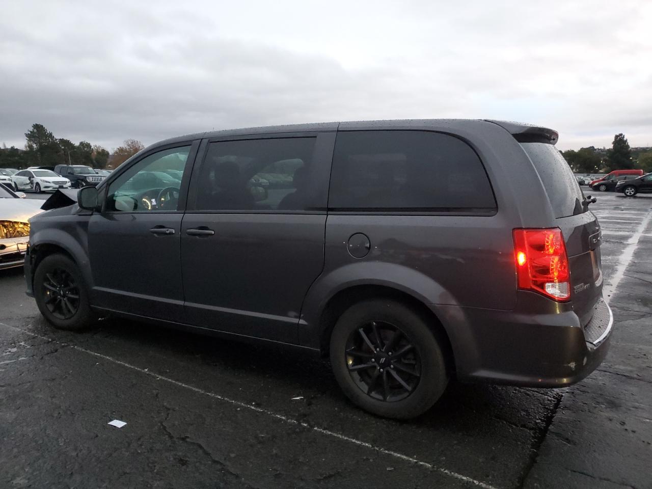 2019 Dodge Caravan - Image 2