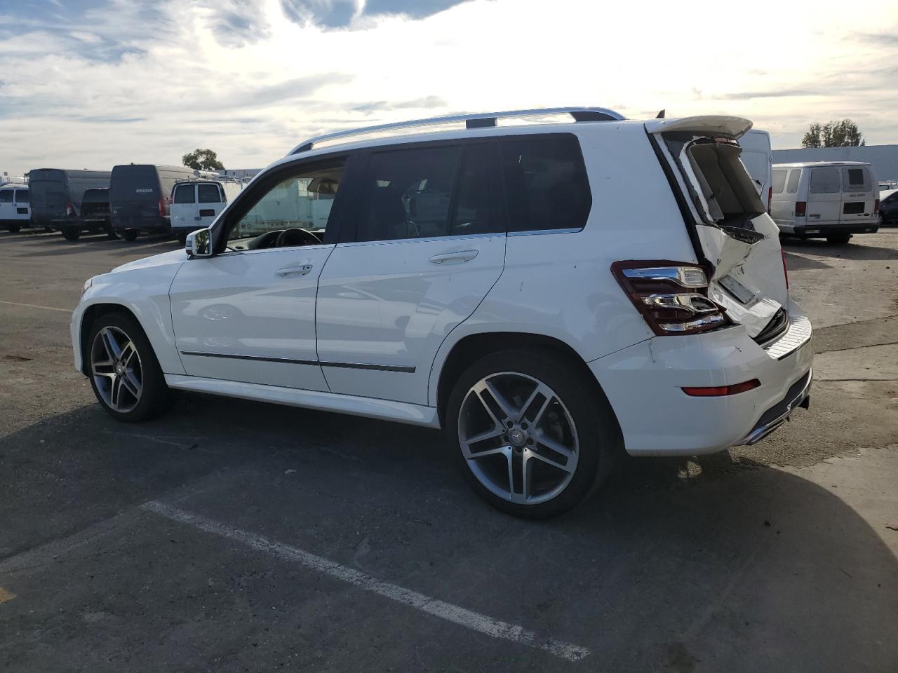 VIN WDCGG8JB2DG139630 2013 MERCEDES-BENZ GLK-CLASS no.2