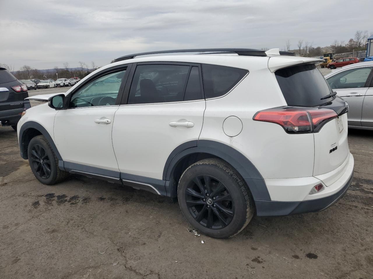 2018 Toyota RAV 4 - Image 2