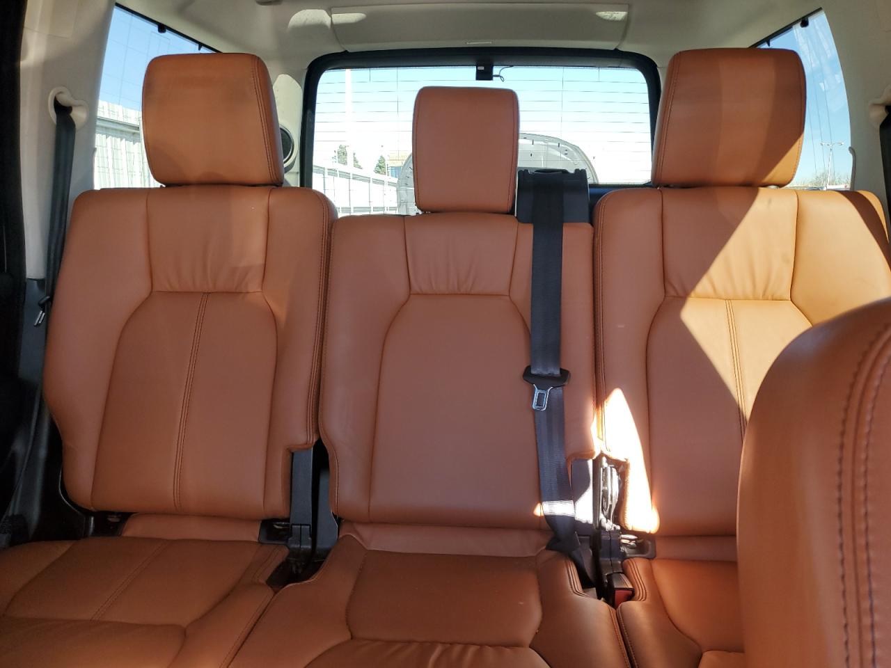 2016 Land Rover LR4 - Image 10