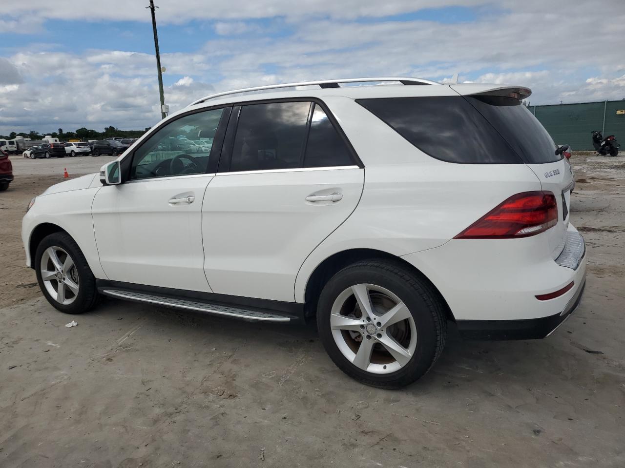 VIN 4JGDA5HBXGA699672 2016 MERCEDES-BENZ GLE-CLASS no.2