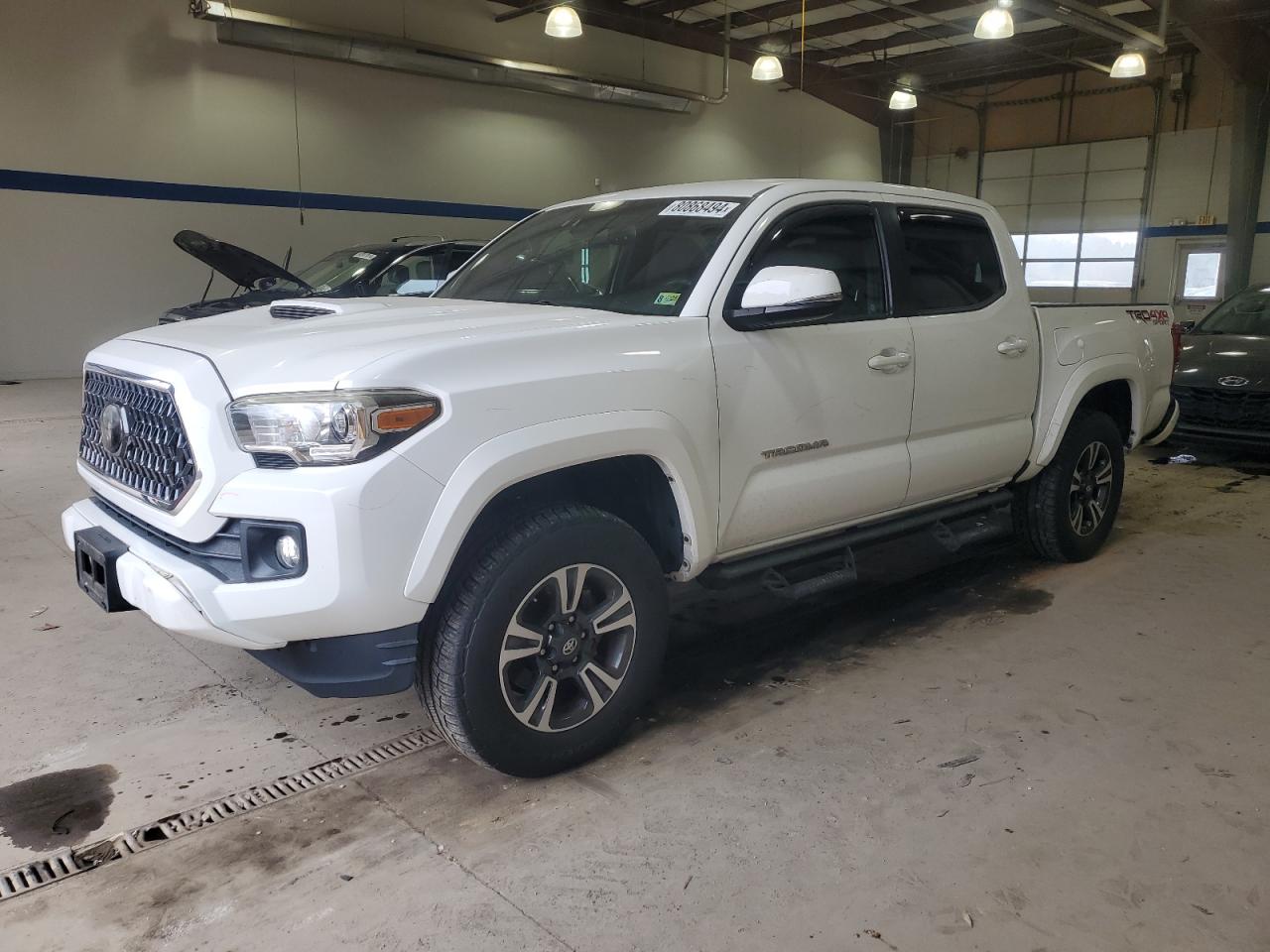 VIN 5TFCZ5AN3JX156651 2018 TOYOTA TACOMA no.1