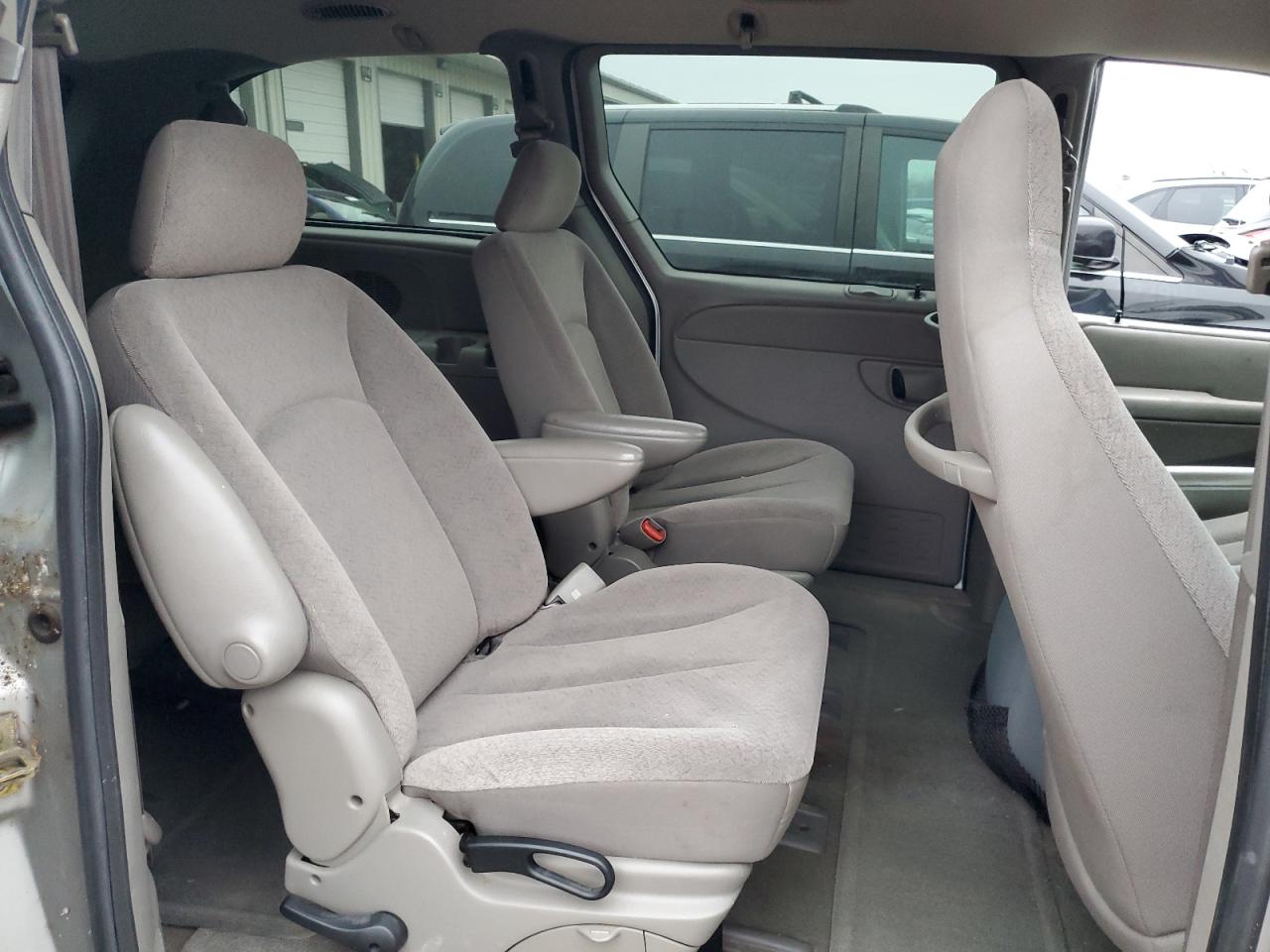 2002 Dodge Grand Caravan Sport VIN: 2B4GP44352R741871 Lot: 78960154