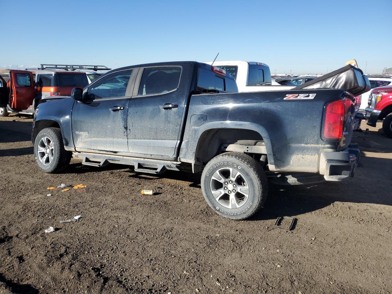 VIN 1GCGTDEN7K1137810 2019 CHEVROLET COLORADO no.2