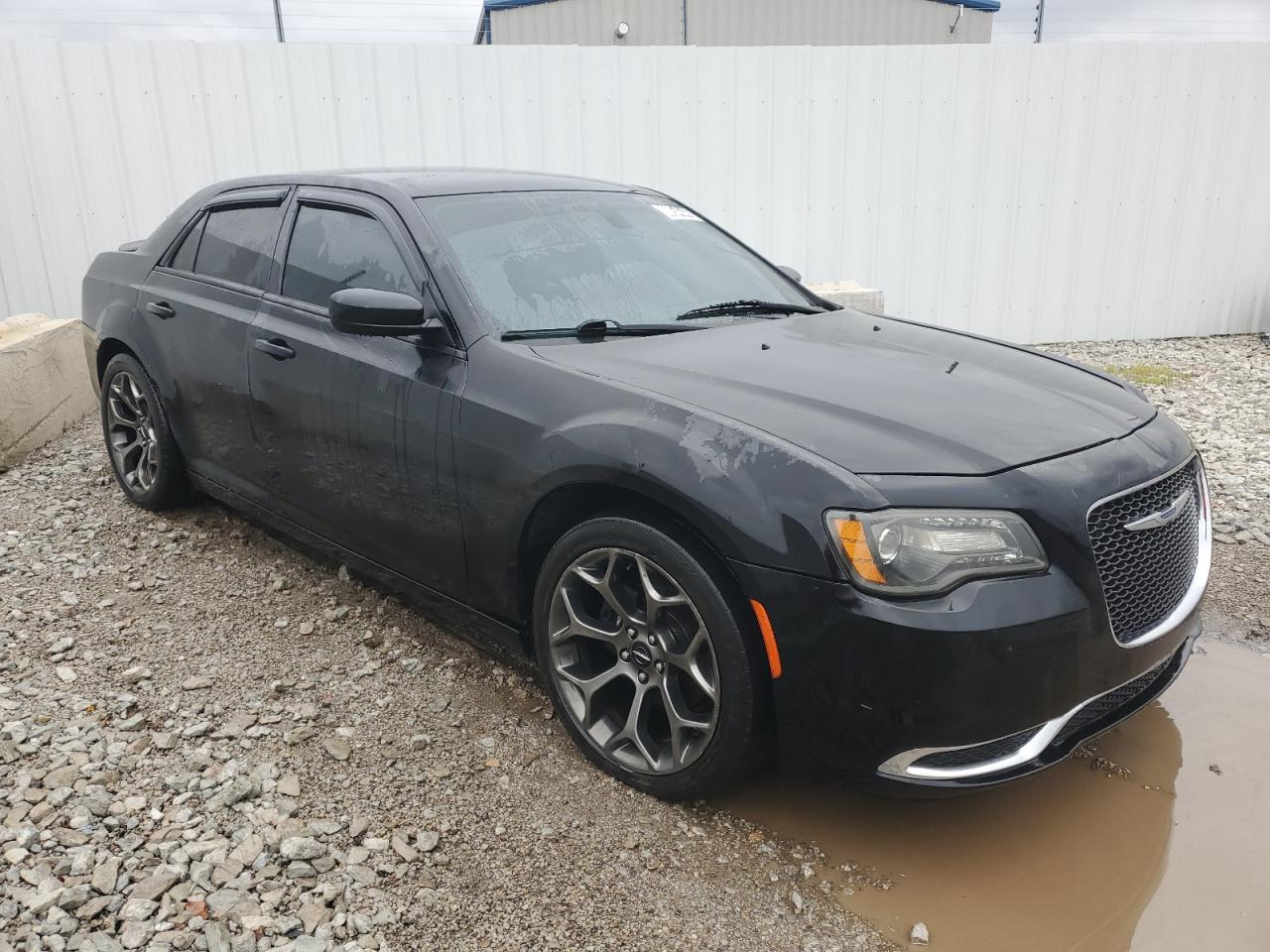 2016 Chrysler 300 - Image 4