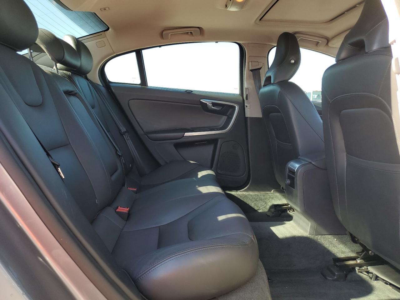 2017 Volvo S60 - Image 10