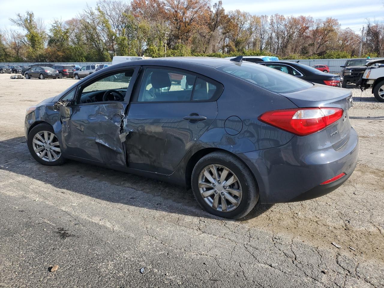 VIN KNAFX4A66G5477039 2016 KIA FORTE no.2