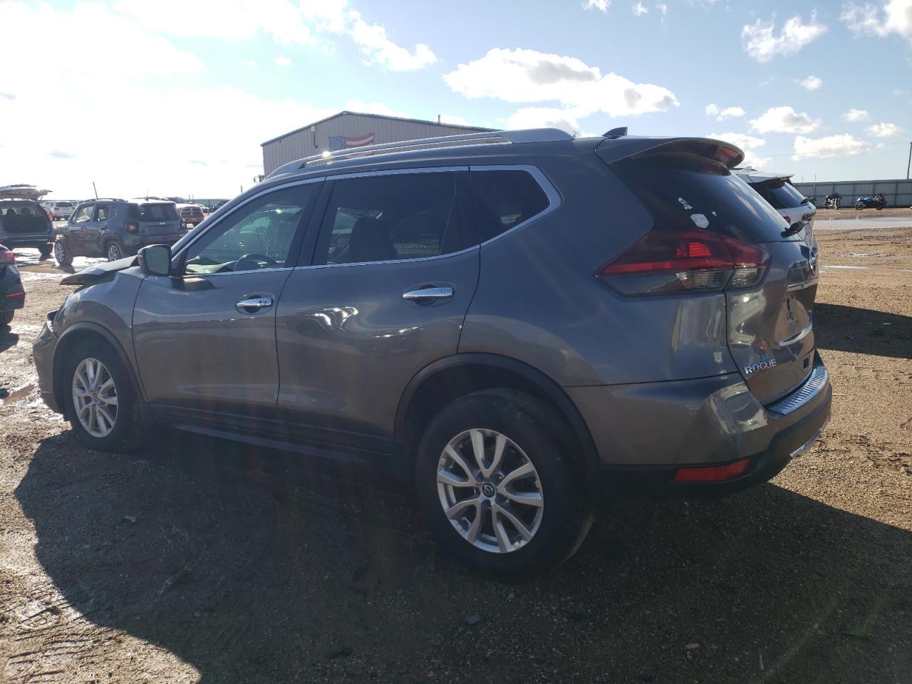 2018 Nissan Rogue - Image 2