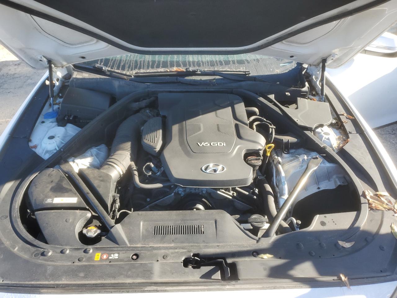 2015 Hyundai Genesis - Image 11