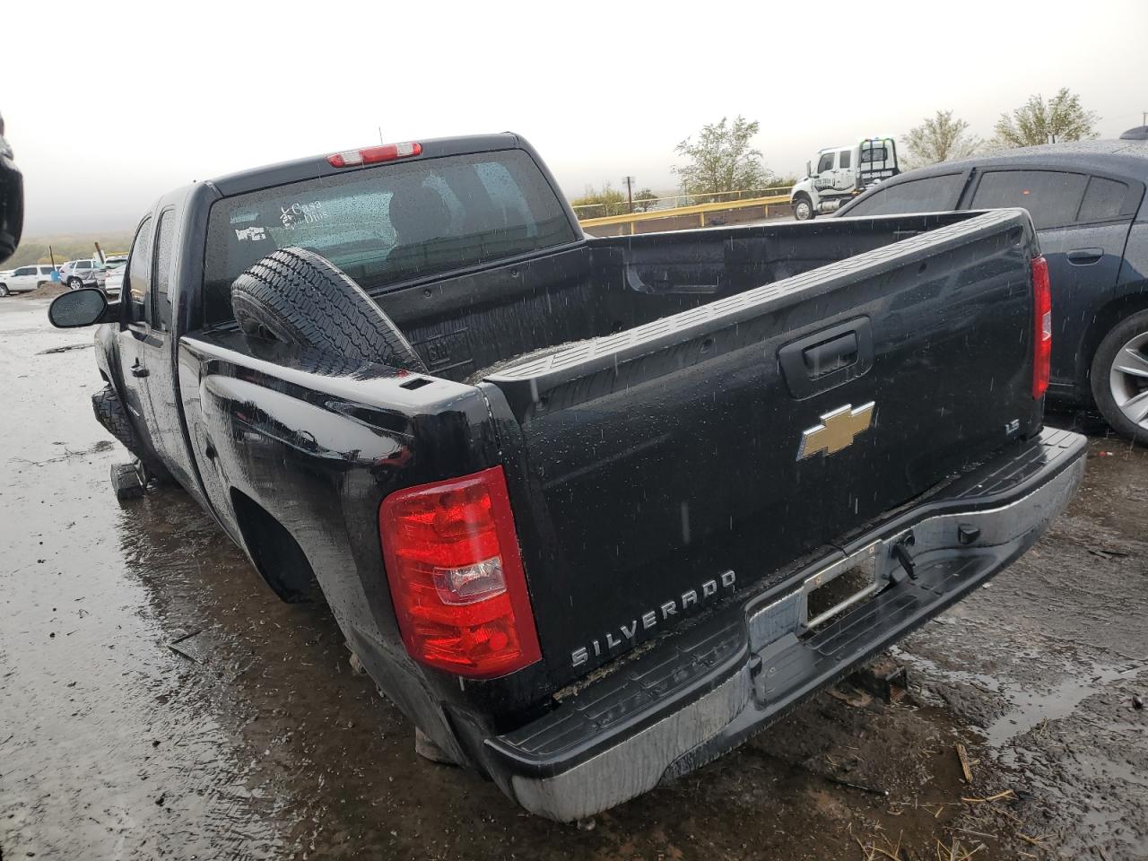 2007 Chevrolet Silverado - Image 2