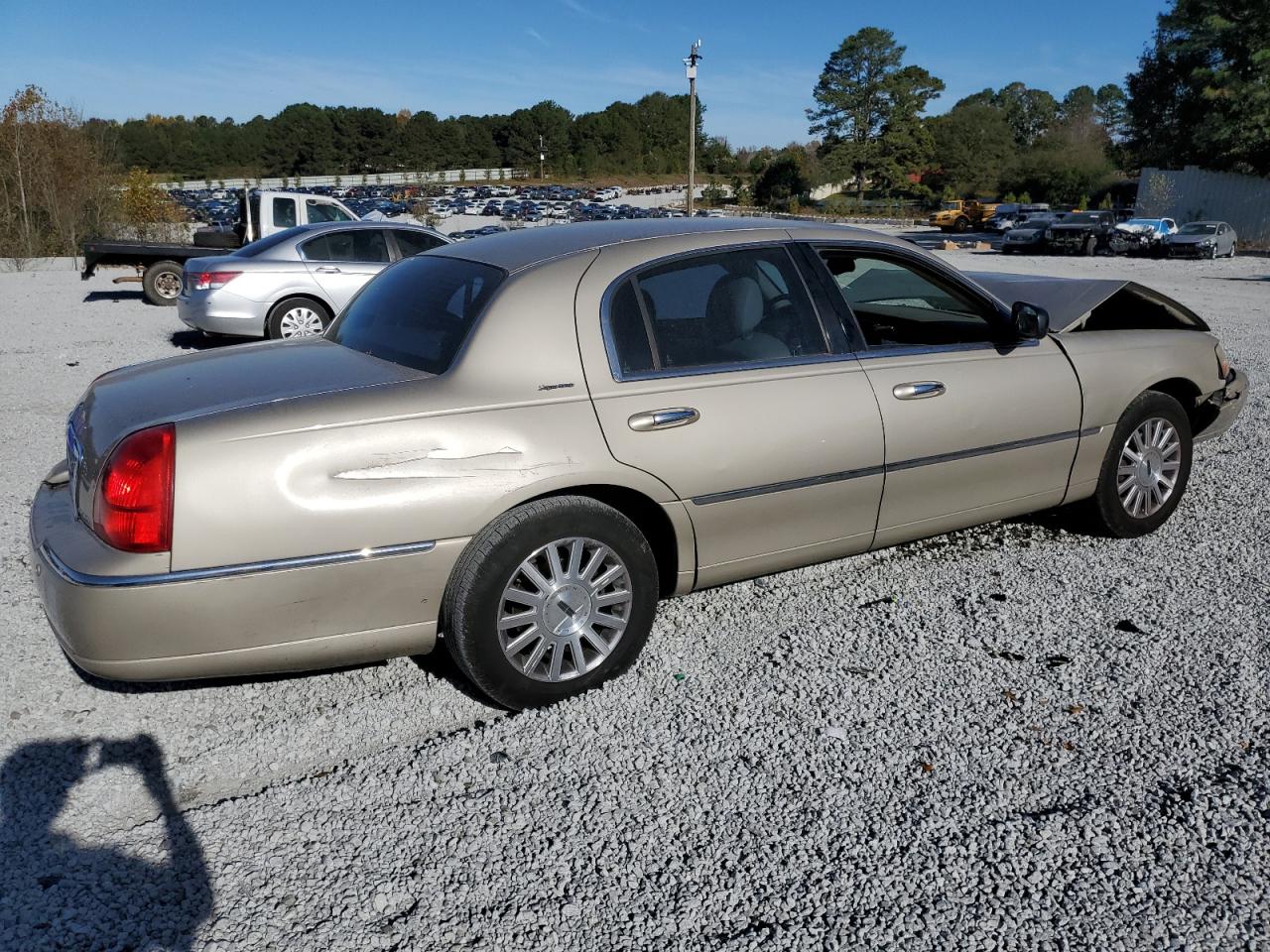 2004 Lincoln Town Car - Image 3