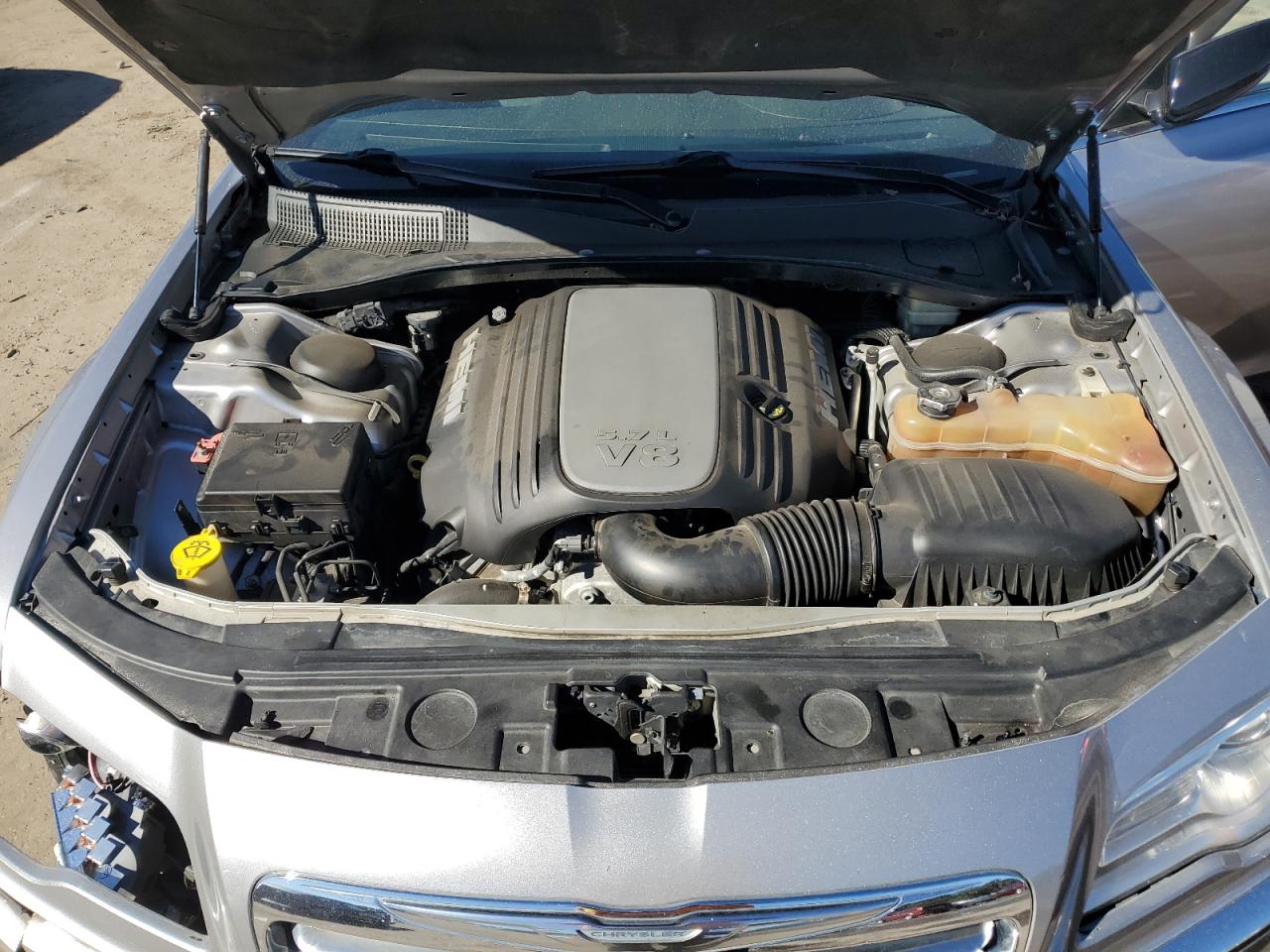 2013 Chrysler 300 - Image 11