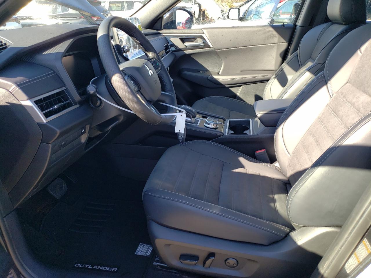 2024 Mitsubishi Outlander - Image 7