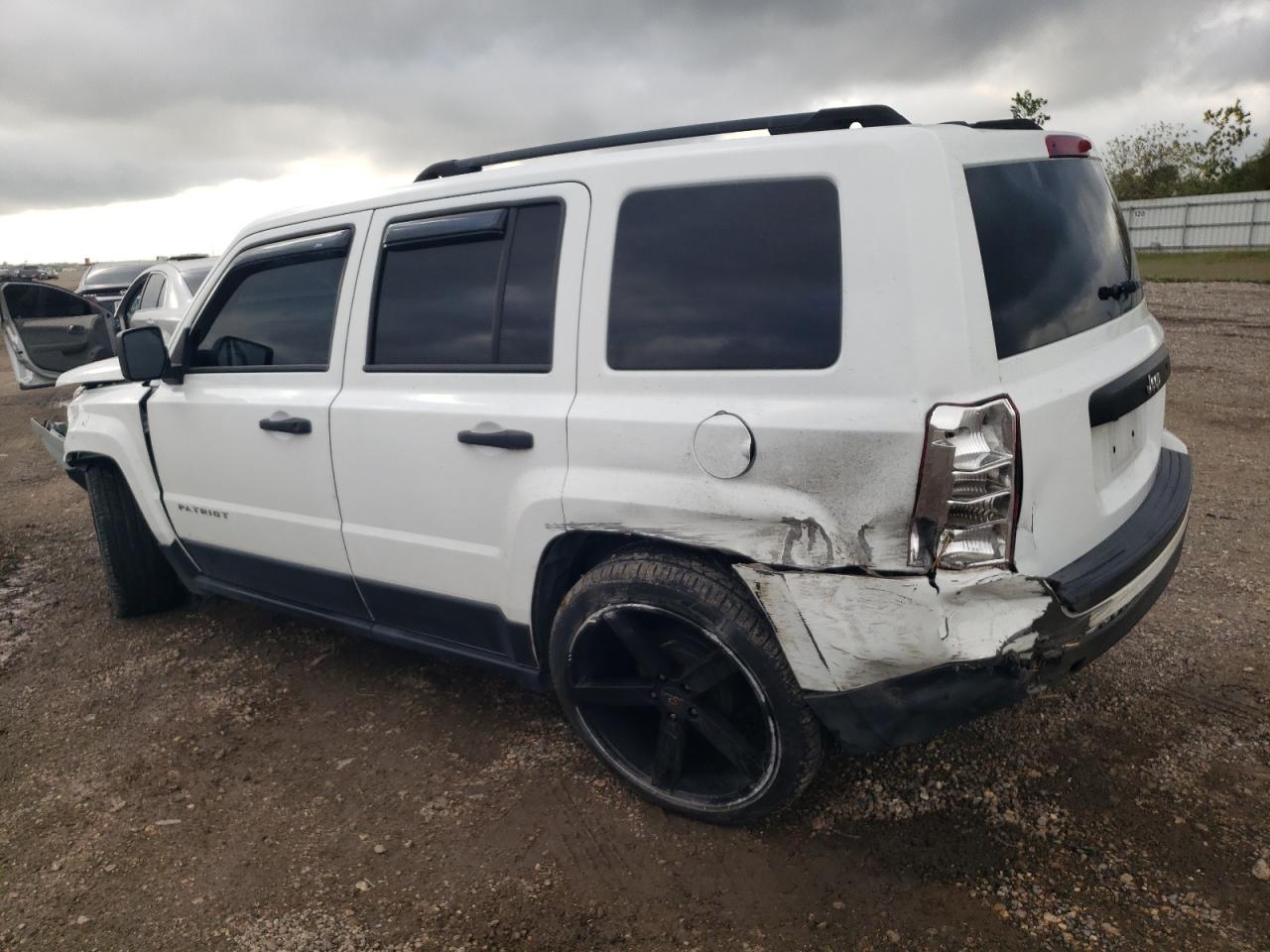 2016 Jeep Liberty (Patriot) - Image 2