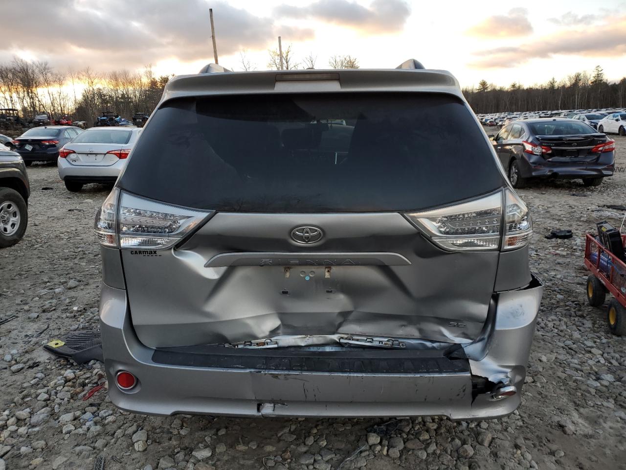 2017 Toyota Sienna - Image 6