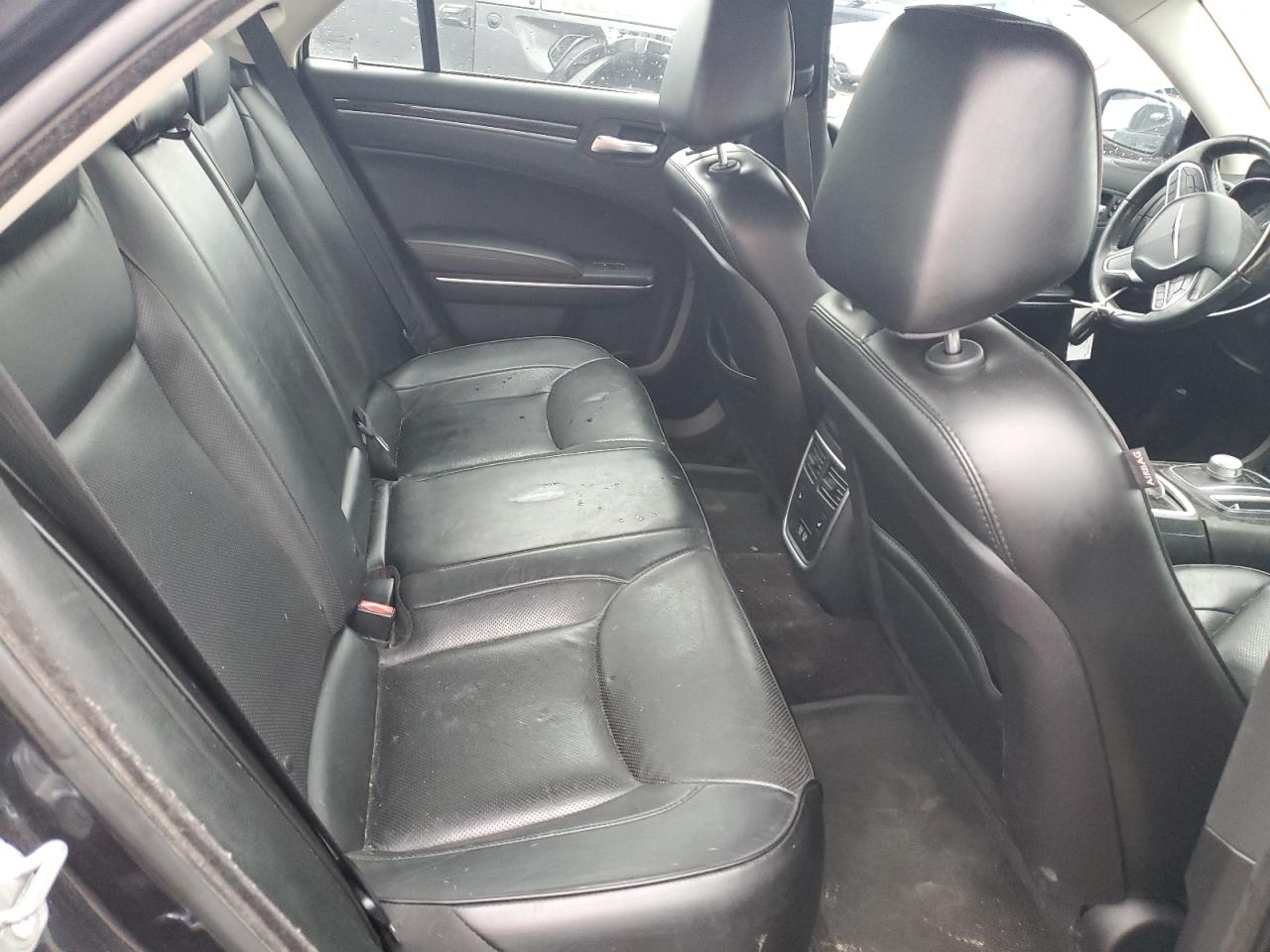 2018 Chrysler 300 - Image 10