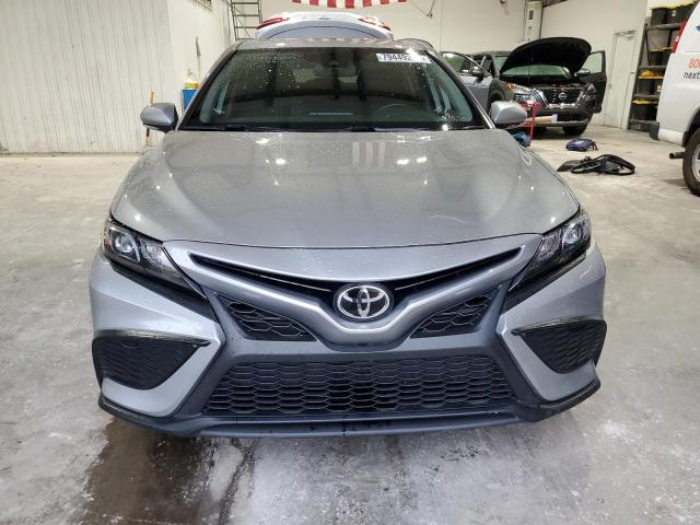  TOYOTA CAMRY 2022 Серебристый